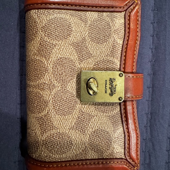 COACH WALLET AND CARD HOLDER, GENTLY USED, GOOD CONDITION - Picture 4 of 7